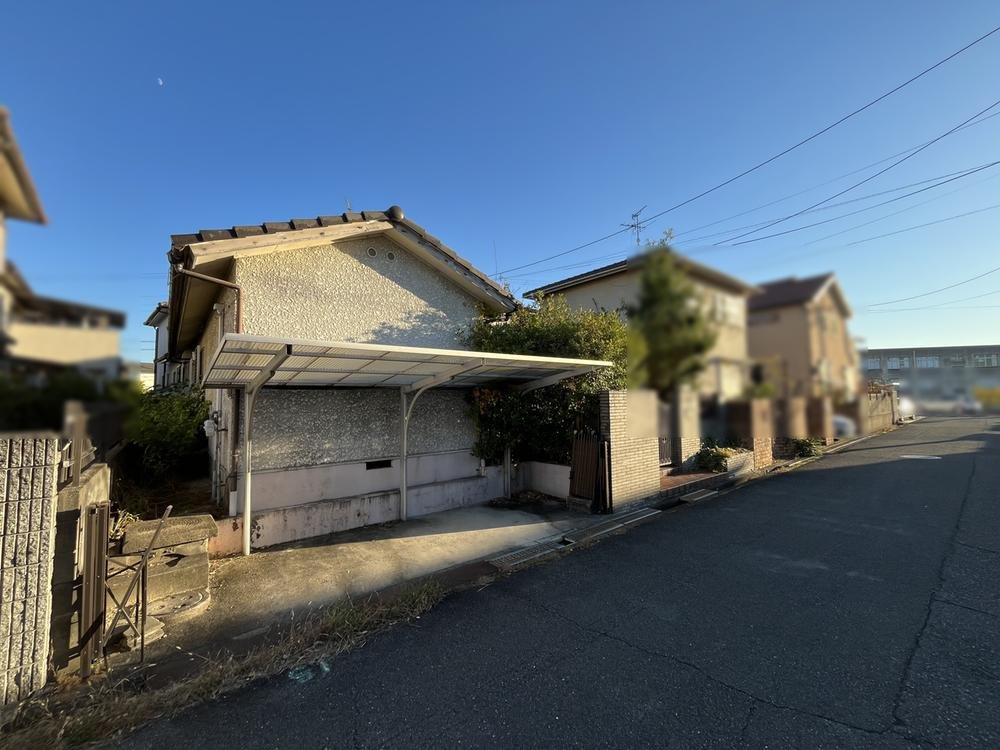 前面道路含む外観