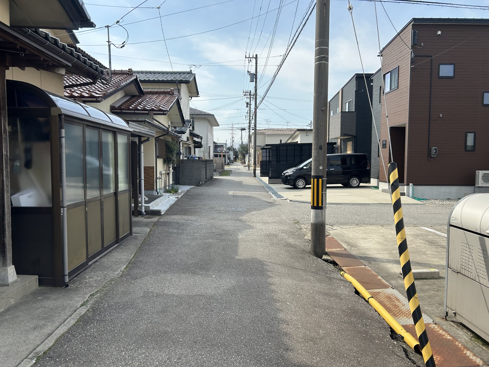 前面道路含む外観