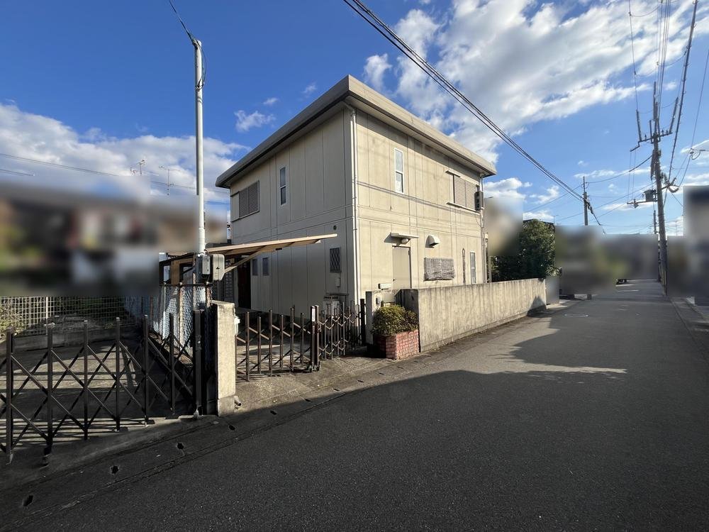 前面道路含む外観