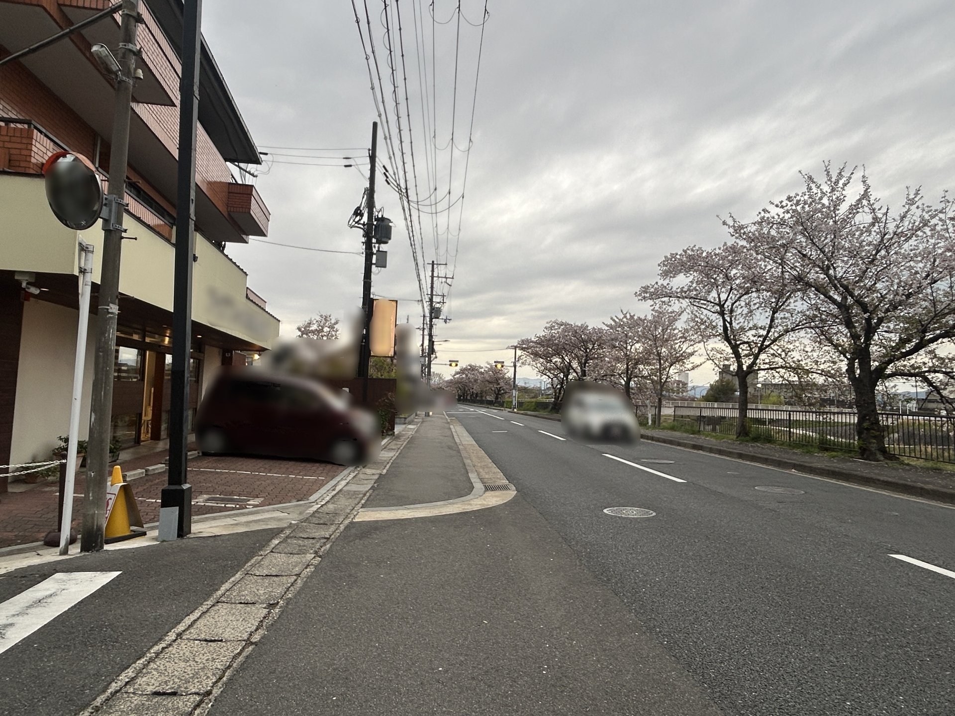 前面道路含む外観