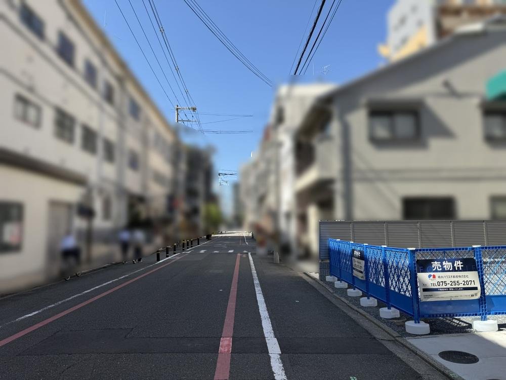 前面道路含む外観