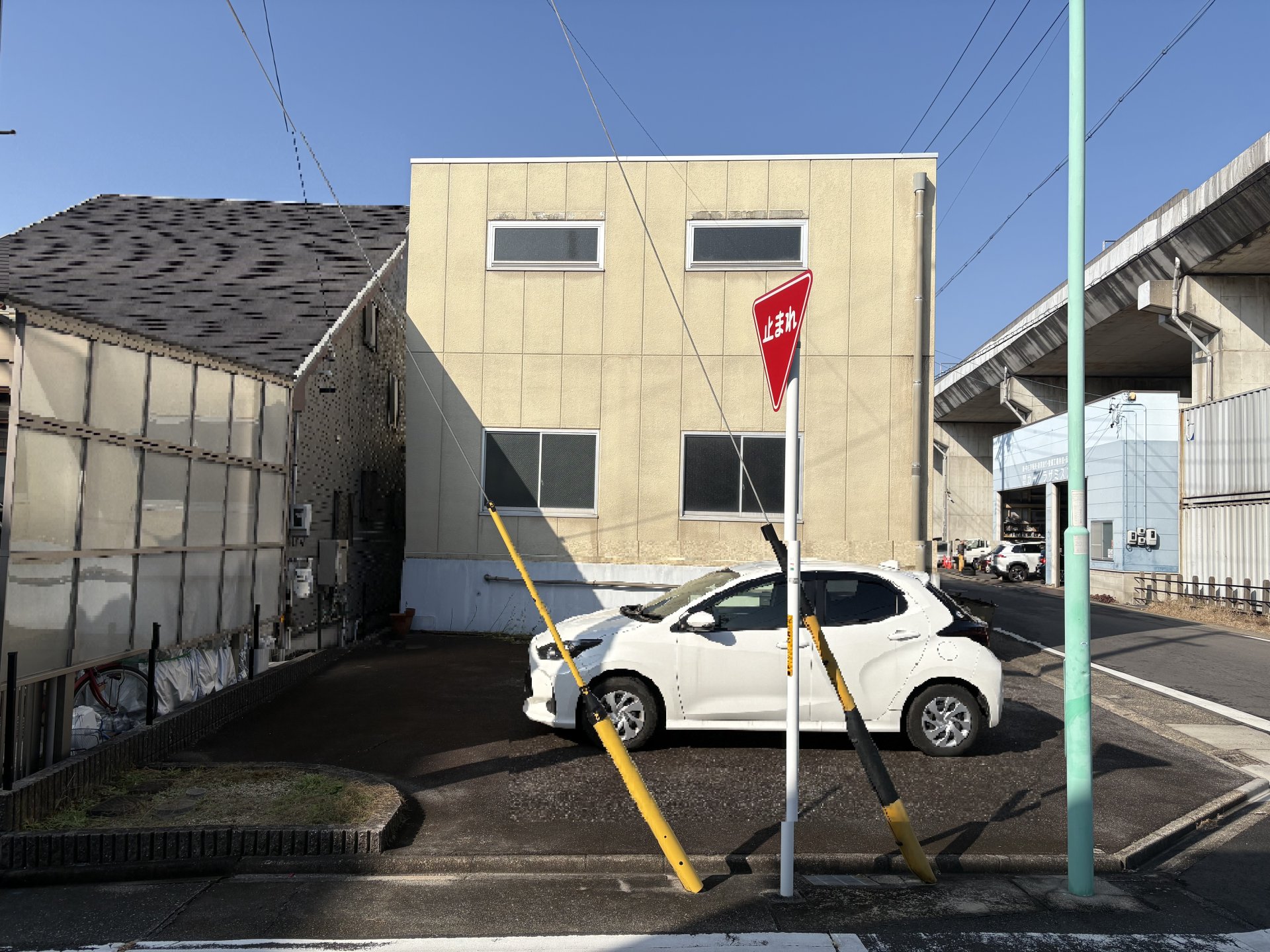 前面道路含む外観