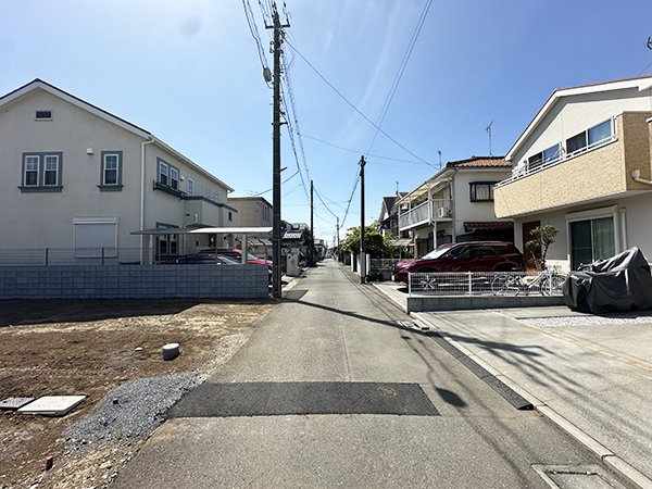 前面道路含む外観