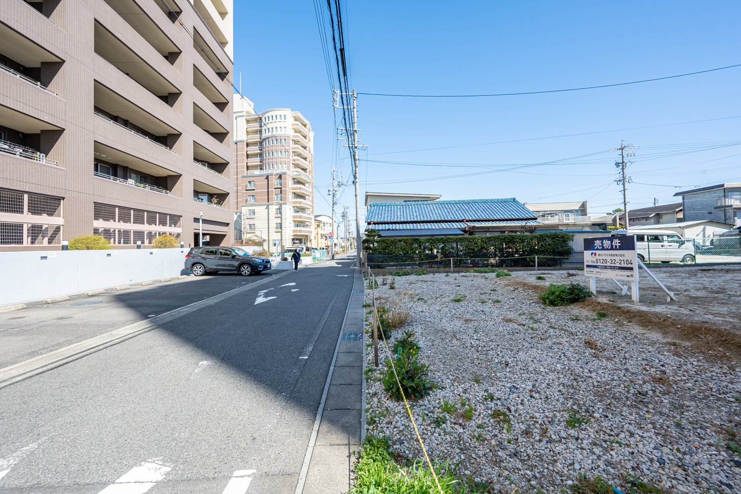 前面道路含む外観