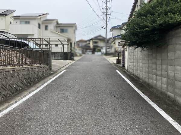 前面道路含む外観