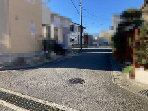 前面道路含む外観