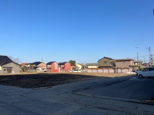 前面道路含む外観
