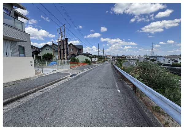 前面道路含む外観