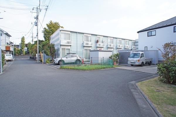 前面道路含む外観