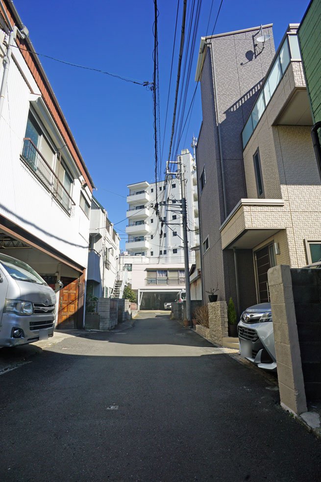 前面道路含む外観