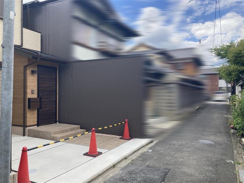 前面道路含む外観