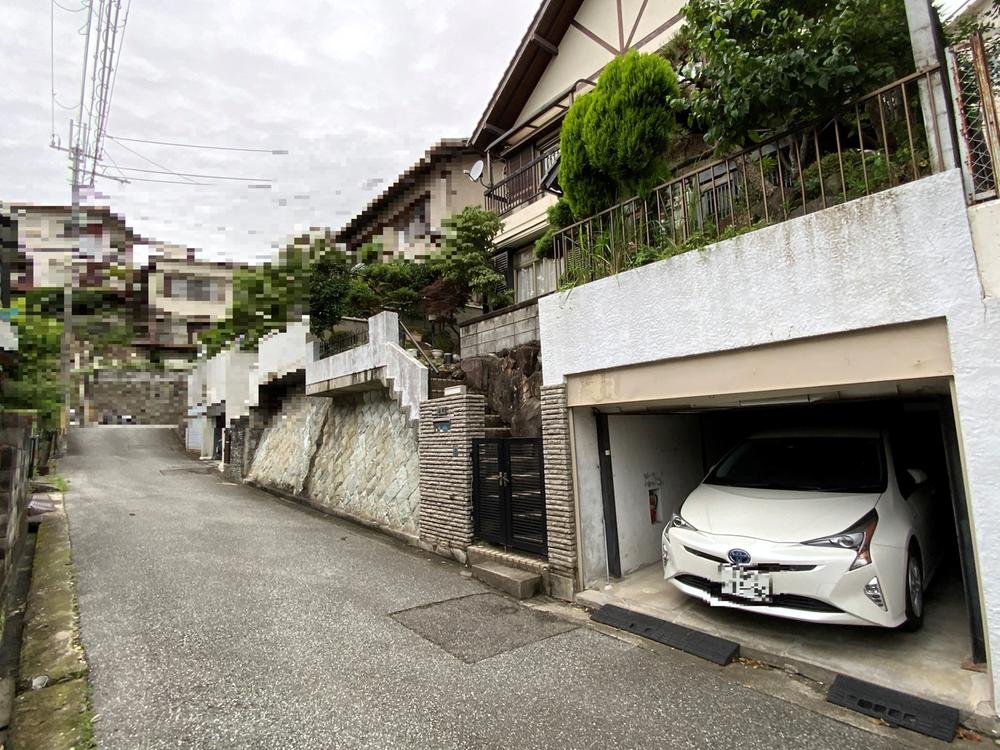 前面道路含む外観