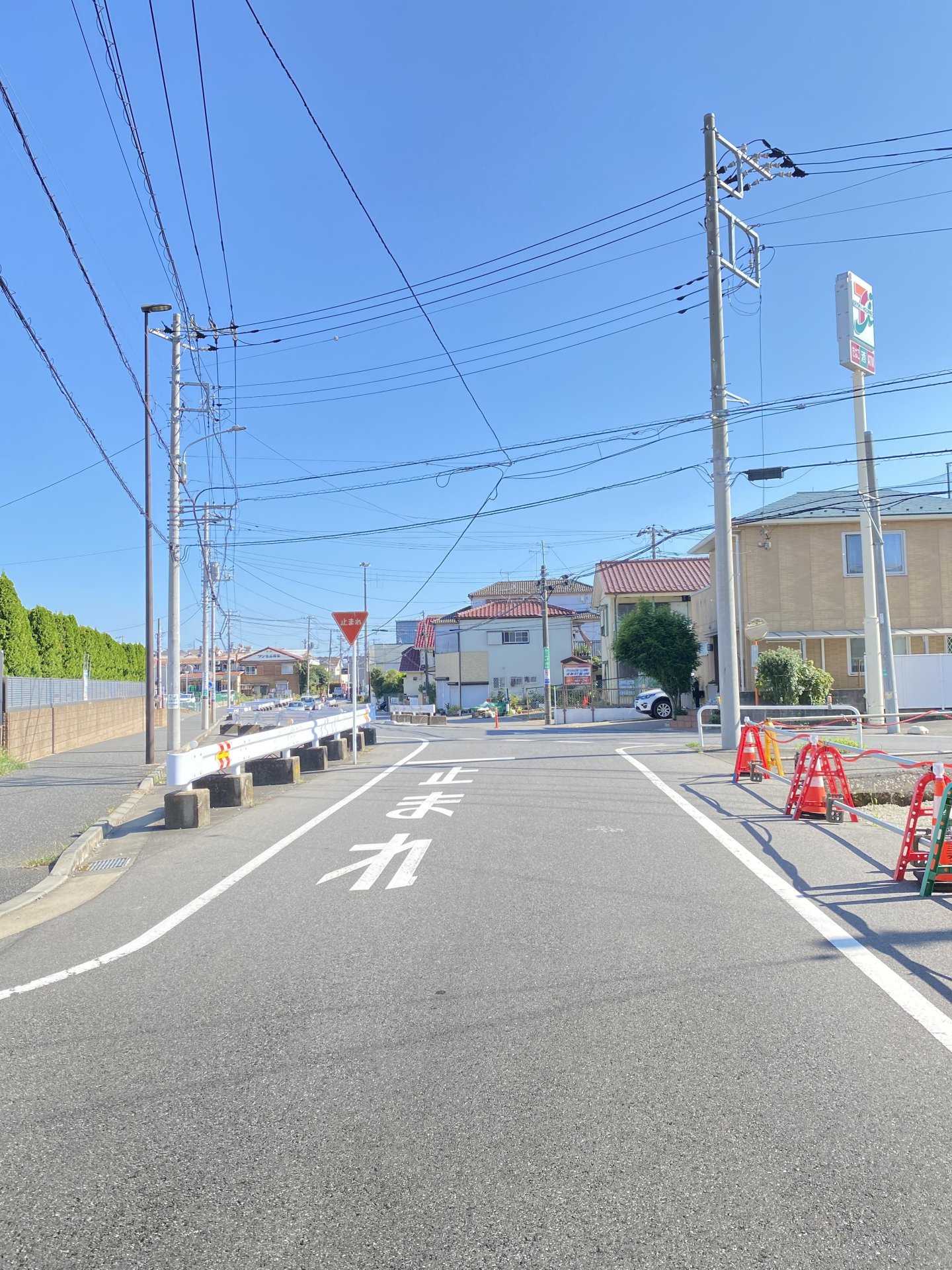 前面道路含む外観