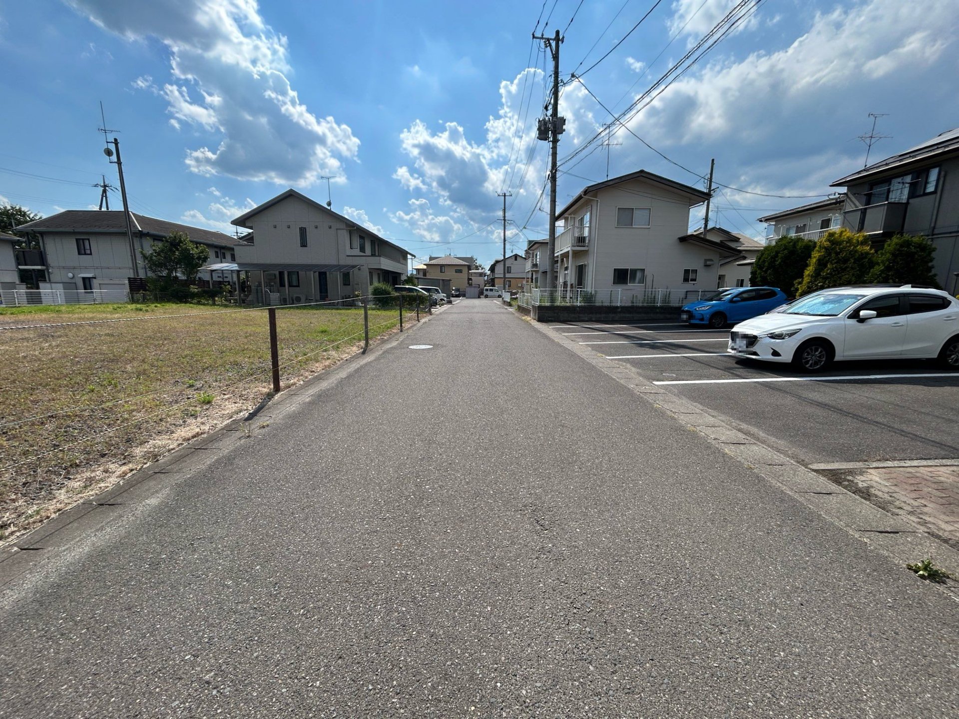 前面道路含む外観