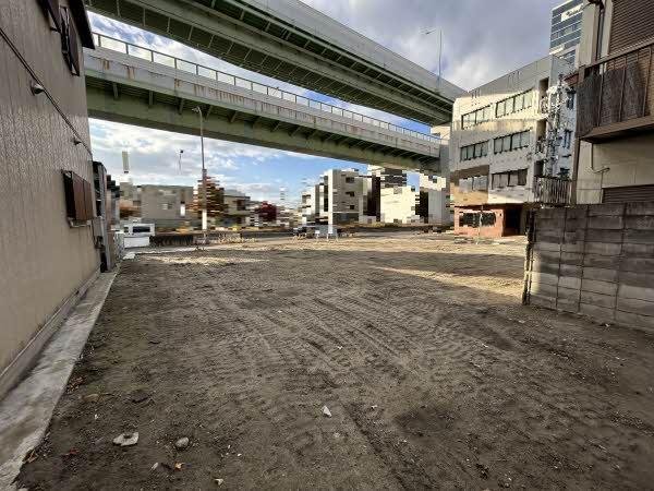 前面道路含む外観