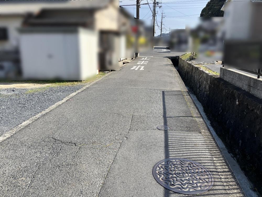 前面道路含む外観