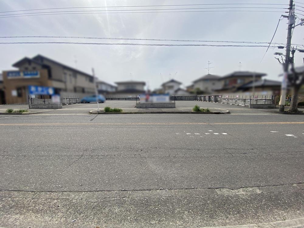 前面道路含む外観