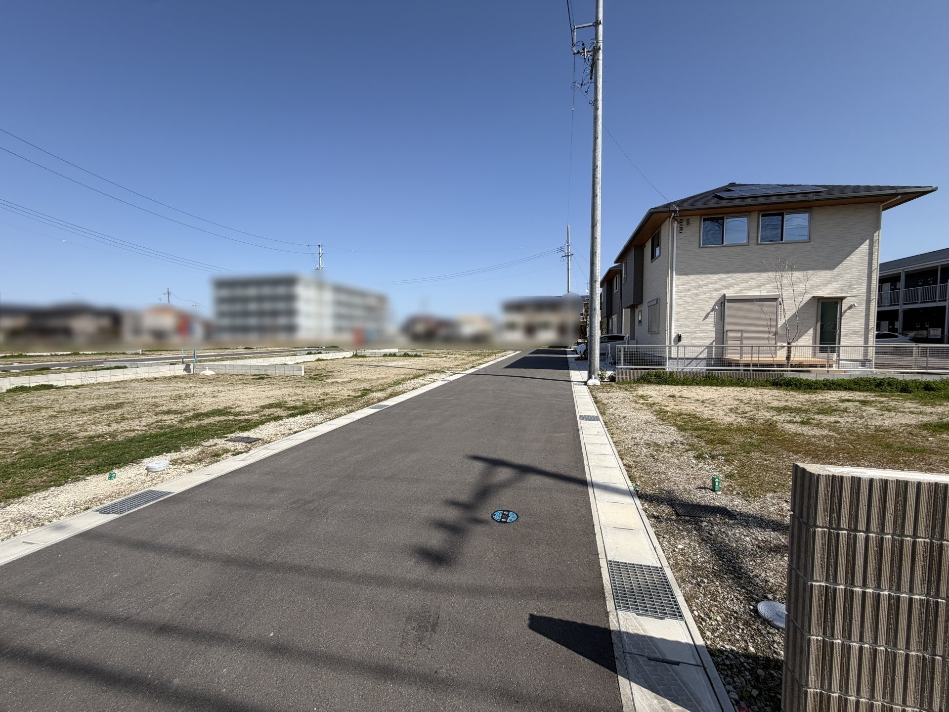 前面道路含む外観