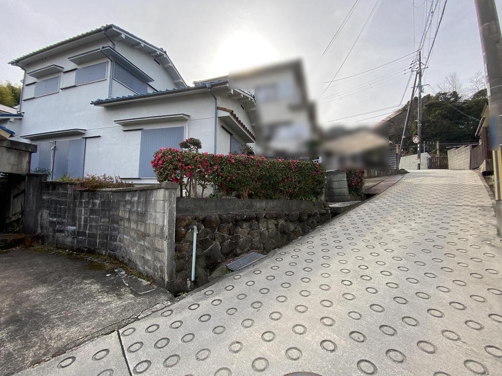 前面道路含む外観