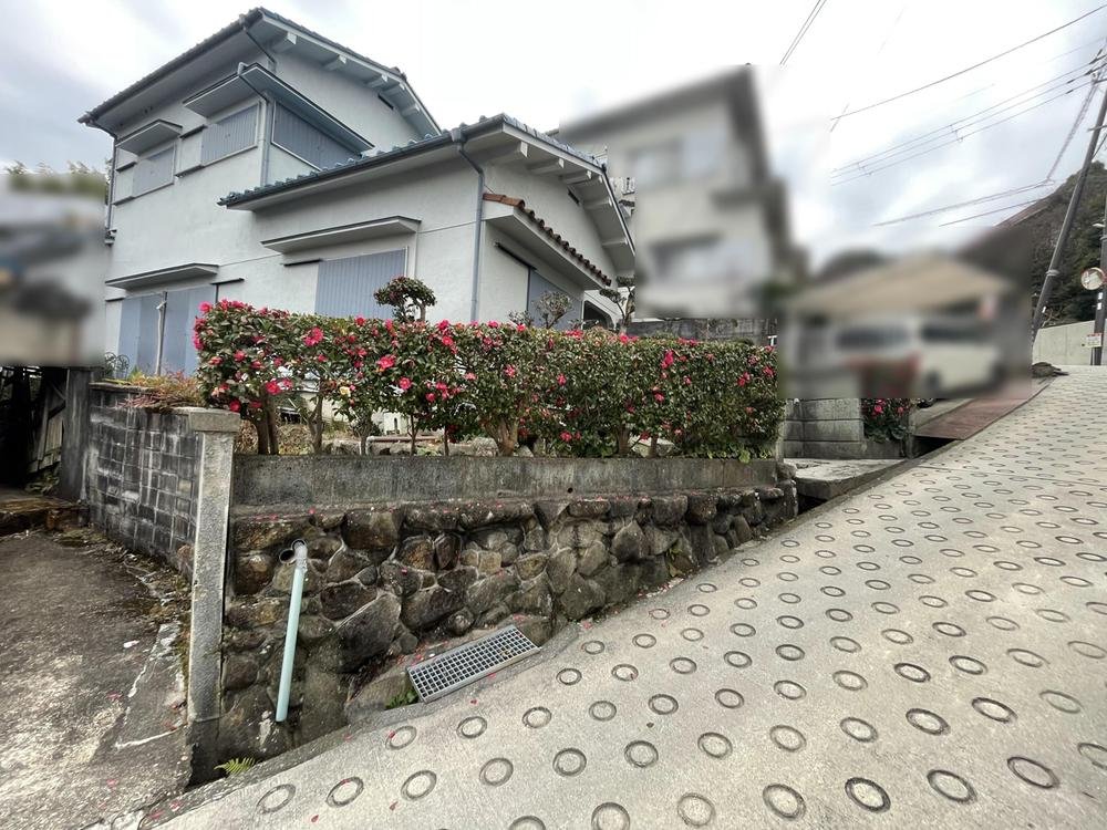 前面道路含む外観