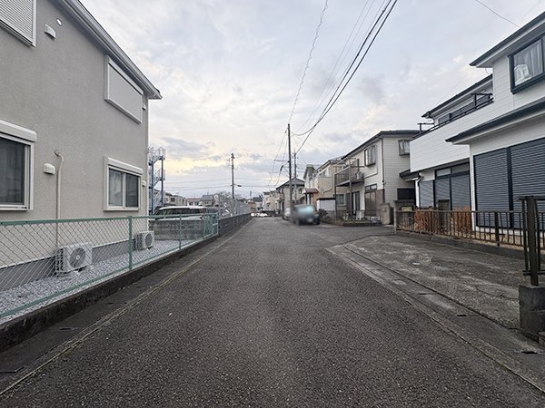前面道路含む外観