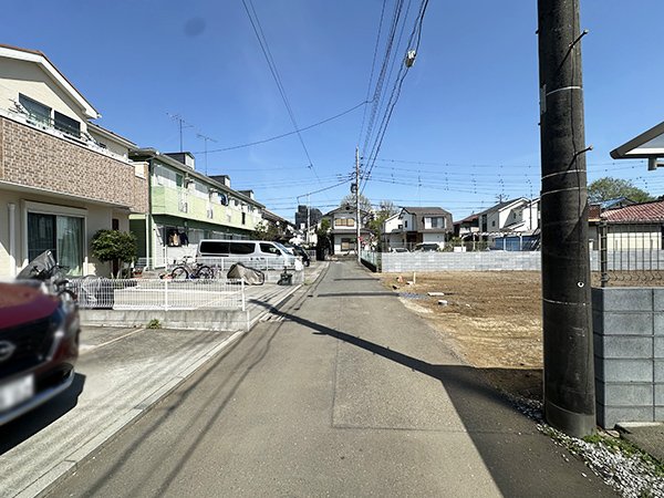 前面道路含む外観