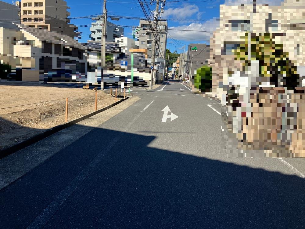前面道路含む外観