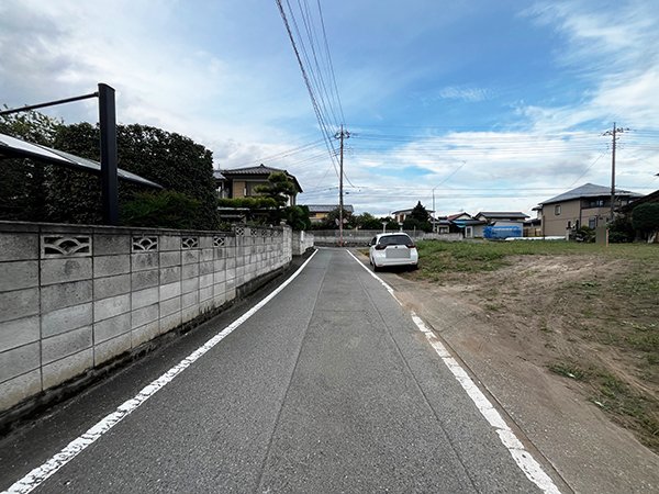 前面道路含む外観