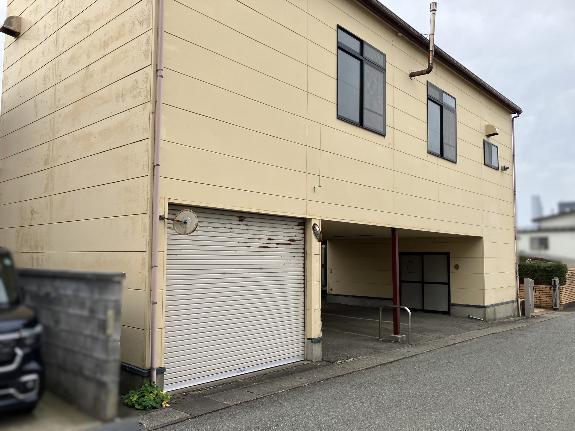 前面道路含む外観