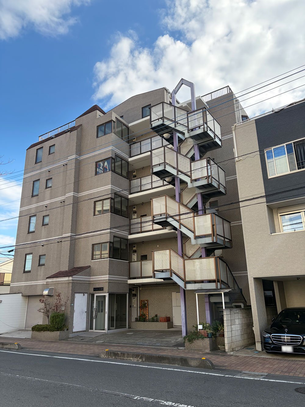 前面道路含む外観