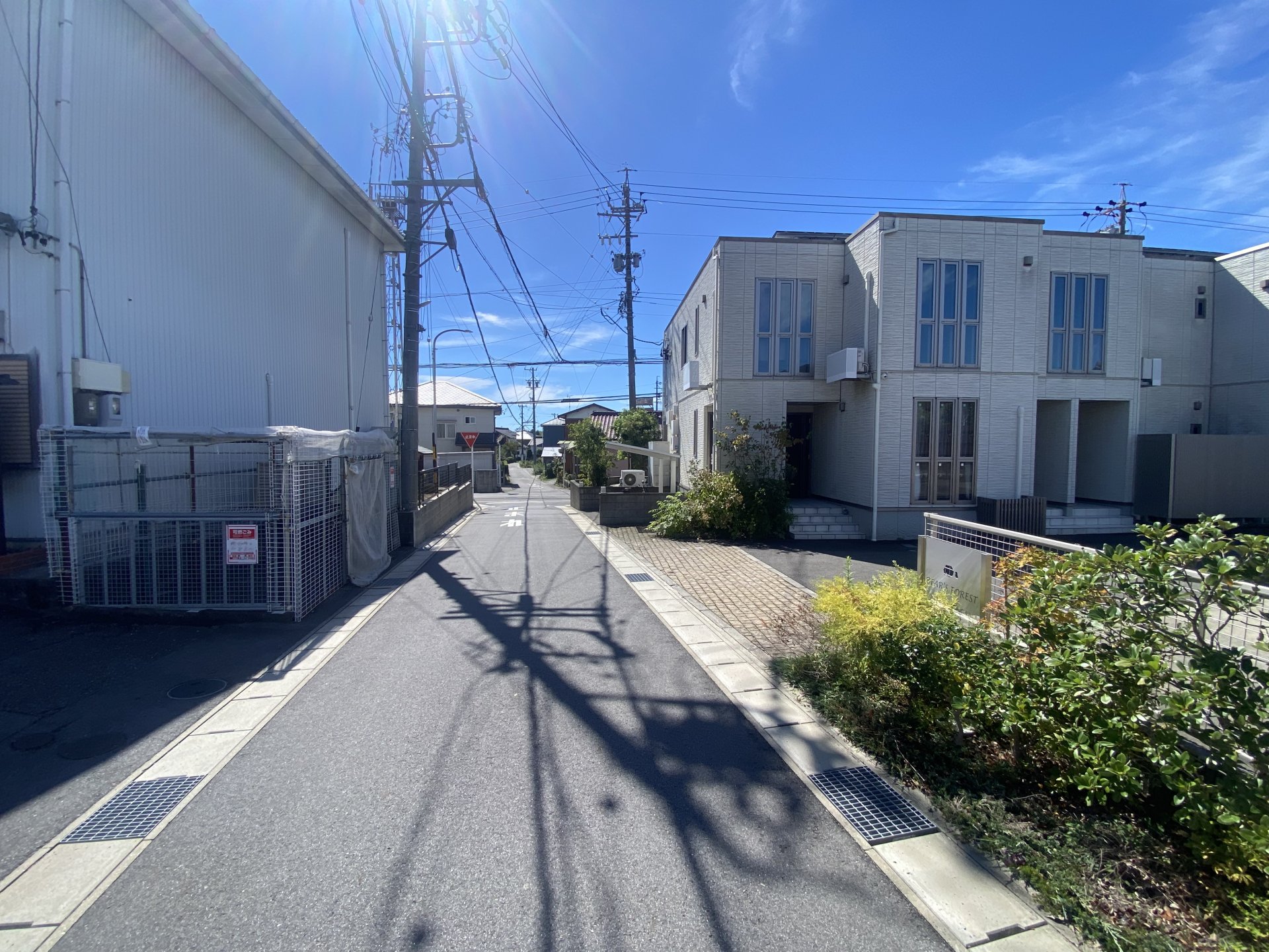 前面道路含む外観