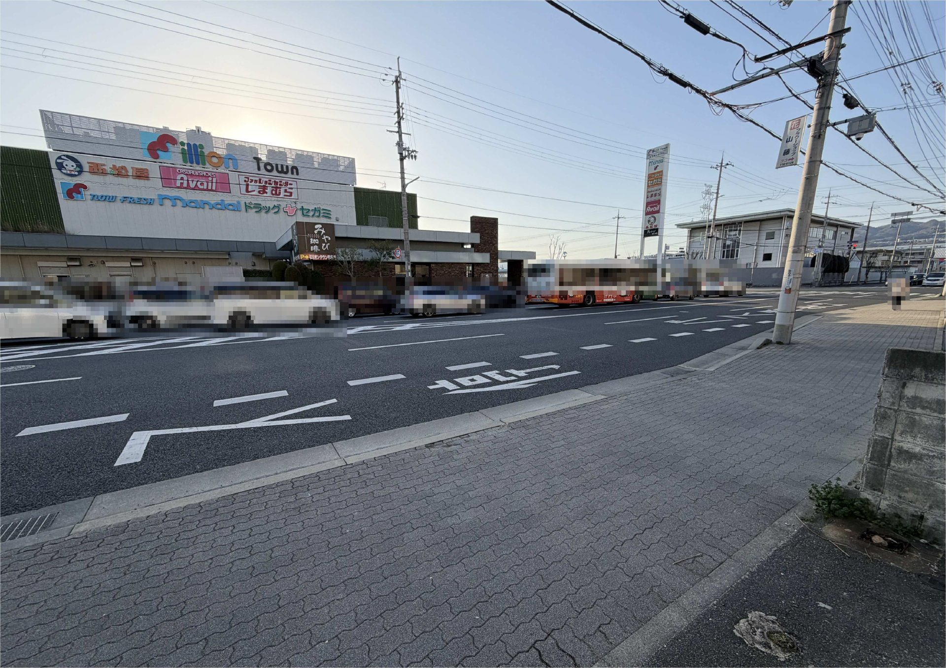 前面道路含む外観