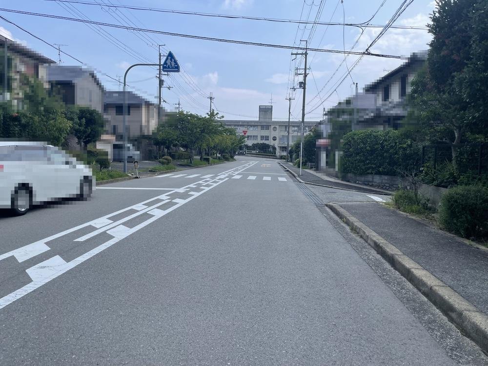 前面道路含む外観