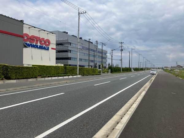 前面道路含む外観