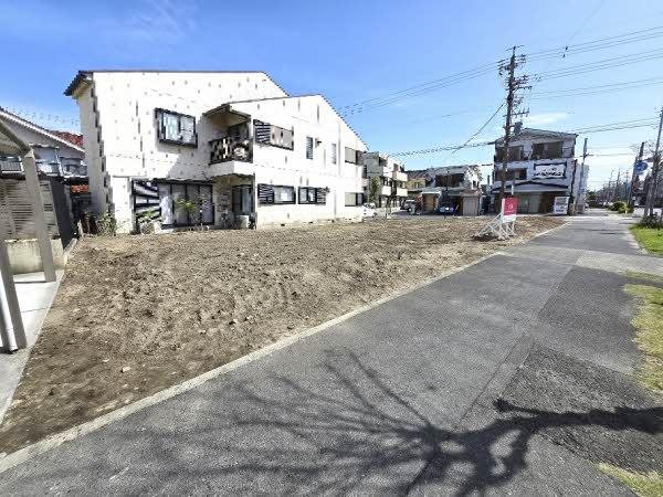 前面道路含む外観