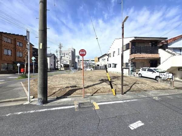 前面道路含む外観