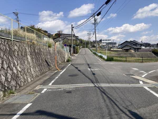 前面道路含む外観