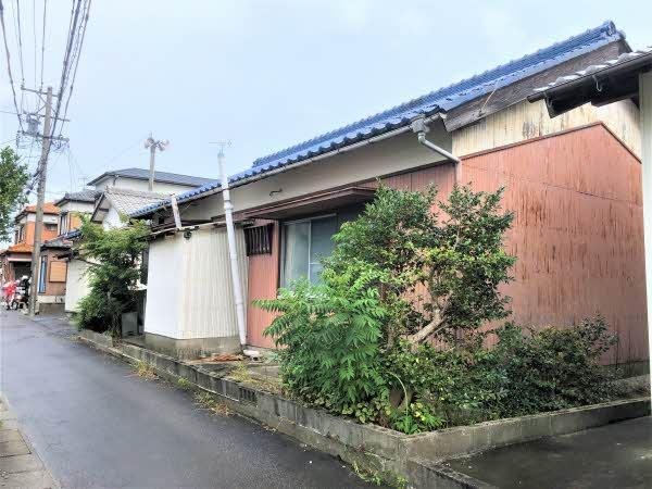 前面道路含む外観