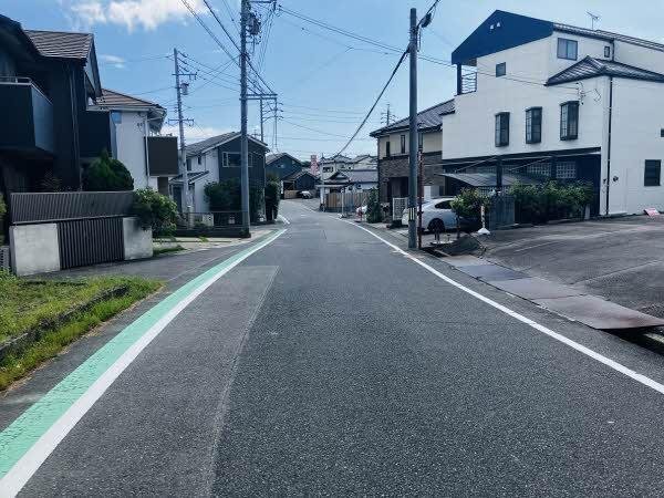 前面道路含む外観