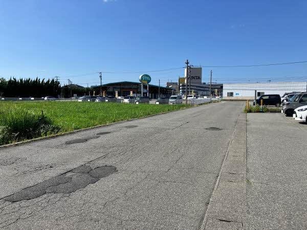 前面道路含む外観