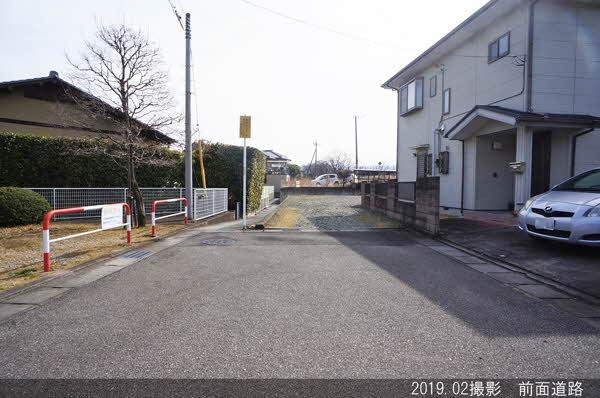 前面道路含む外観