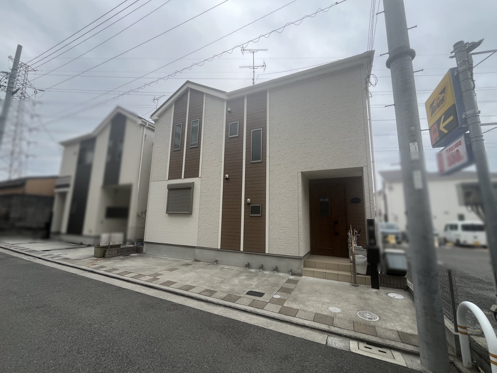 前面道路含む外観