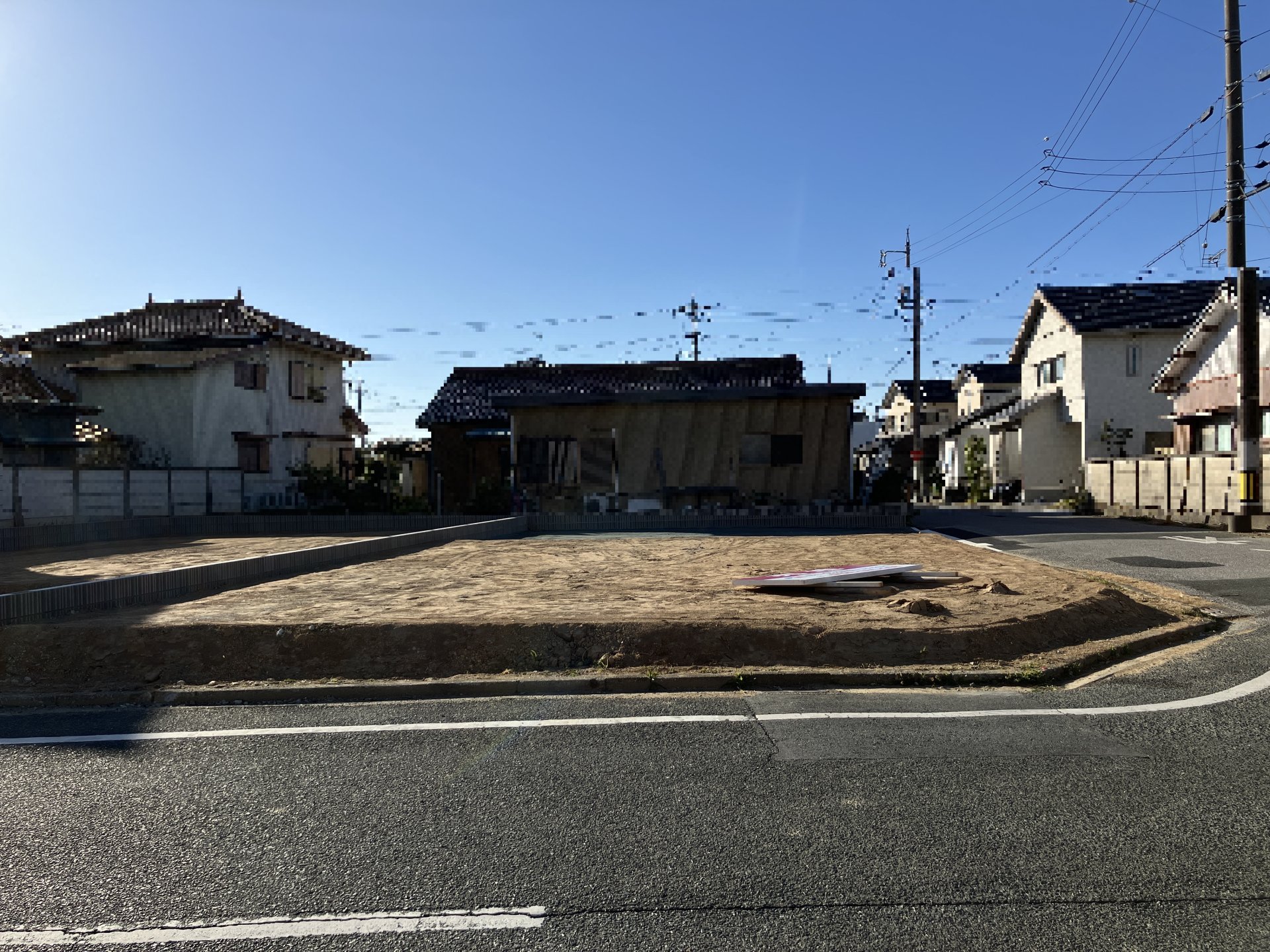 前面道路含む外観