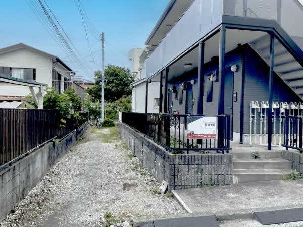 前面道路含む外観