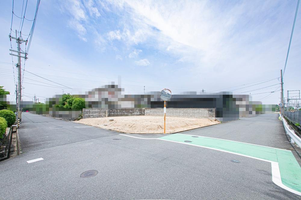 前面道路含む外観