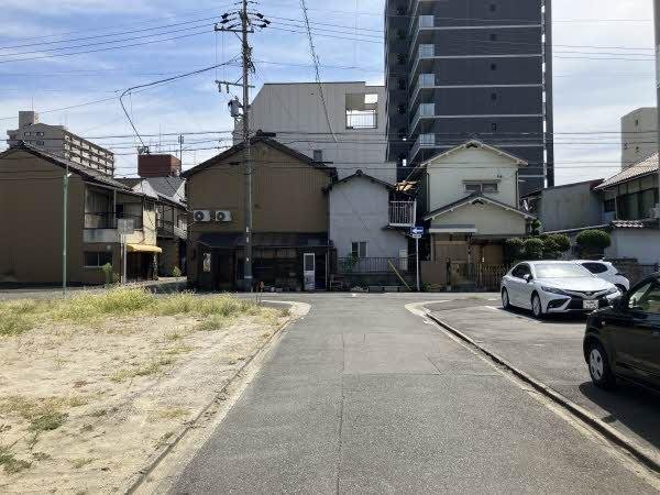 前面道路含む外観