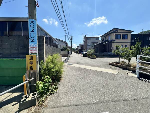 前面道路含む外観