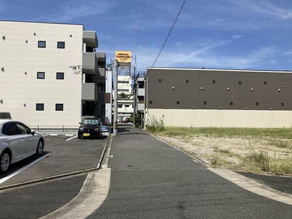 前面道路含む外観