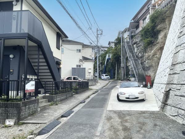 前面道路含む外観