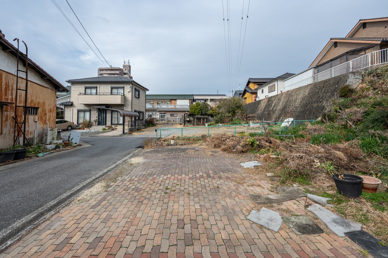 前面道路含む外観